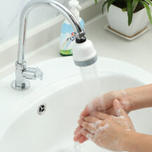 Pommeau de douche pivotant universel
